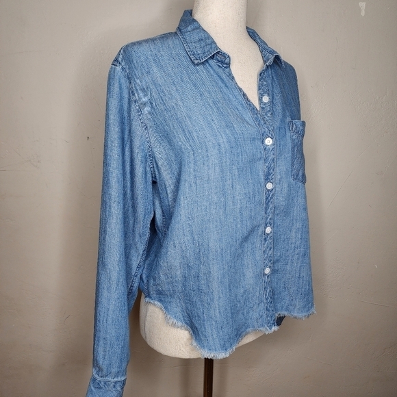 Rails Dana Raw Hem Chambray Button Front Shirt Size Medium - Picture 3 of 10